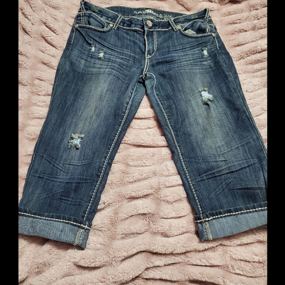 Distressed Jean capris